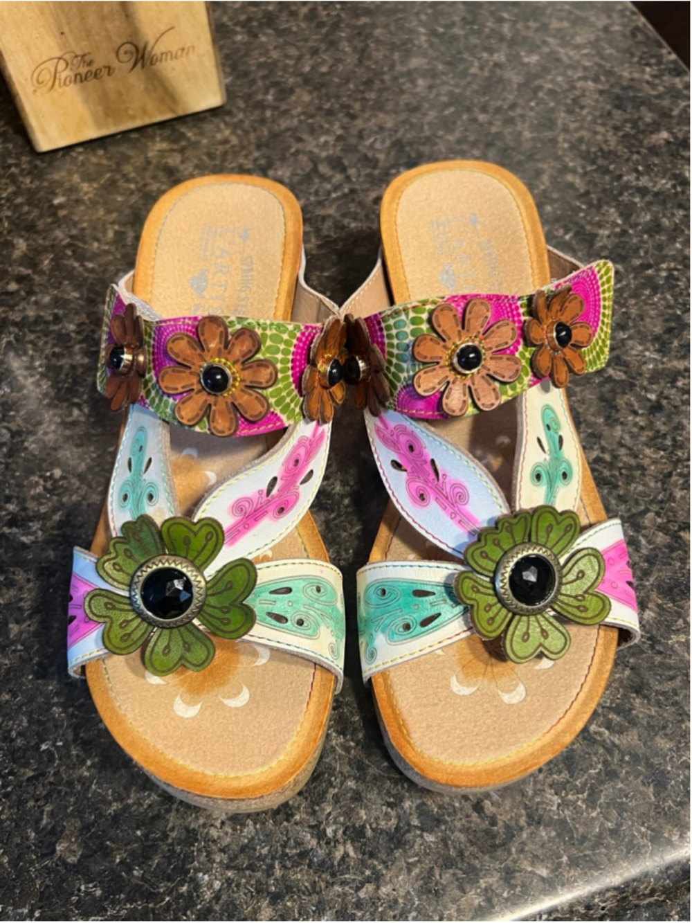 New Spring Step L'artiste Leather Wedge Sandal White Floral Adjustable Strap